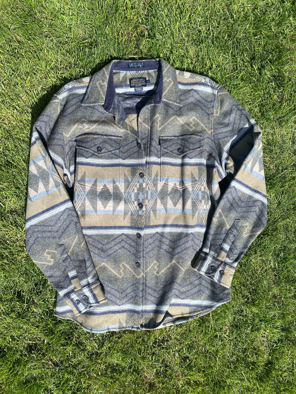Men's Patterned Pendleton Wool Button-Up Jacket in Gray and Tan and Blue